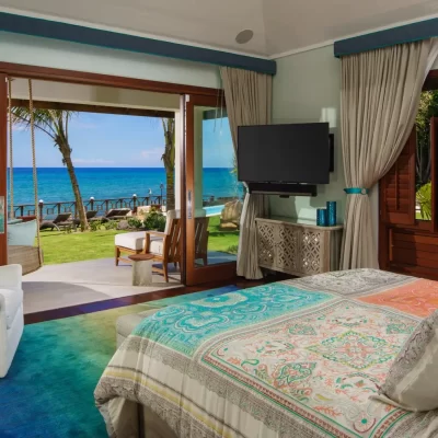 Aqua-Bay-Master-bedroom