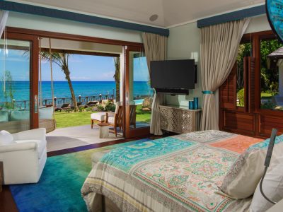 Aqua-Bay-Master-bedroom